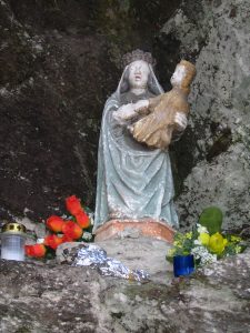 Statue miraculeuse de la vierge